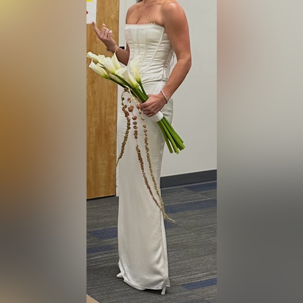 Elegant White Strapless Wedding Dress